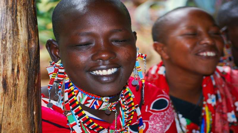 Masajki pozujące do zdjęcia w jednej z lodży w Kenii
