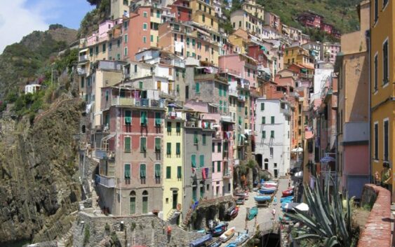 Terre we Włoszech to przykład miasteczka włoskiego jakich wiele w programie wycieczki objazdowej po niemal całych Włoszech