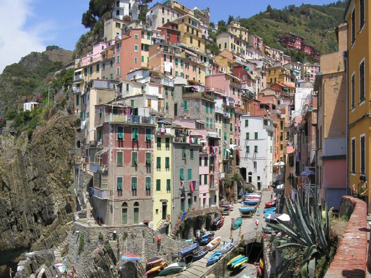 Terre we Włoszech to przykład miasteczka włoskiego jakich wiele w programie wycieczki objazdowej po niemal całych Włoszech