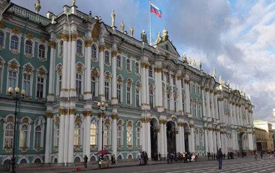wycieczki Kraje Nadbaltyckie z Petersburgiem to w programie Peterhof i wiele innych wspaniałych zabytków