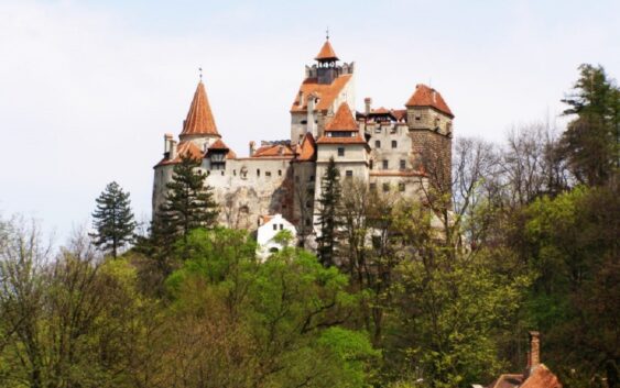 Rumunia wycieczka objazdowa w swym progranie ma m.in. zwiedzanie słynnego zamku hrabiego Drakuli