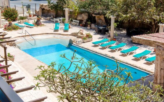 hotel w Paphos na Cyprze jest idealną opcją na tanie wczasy na Cyprze