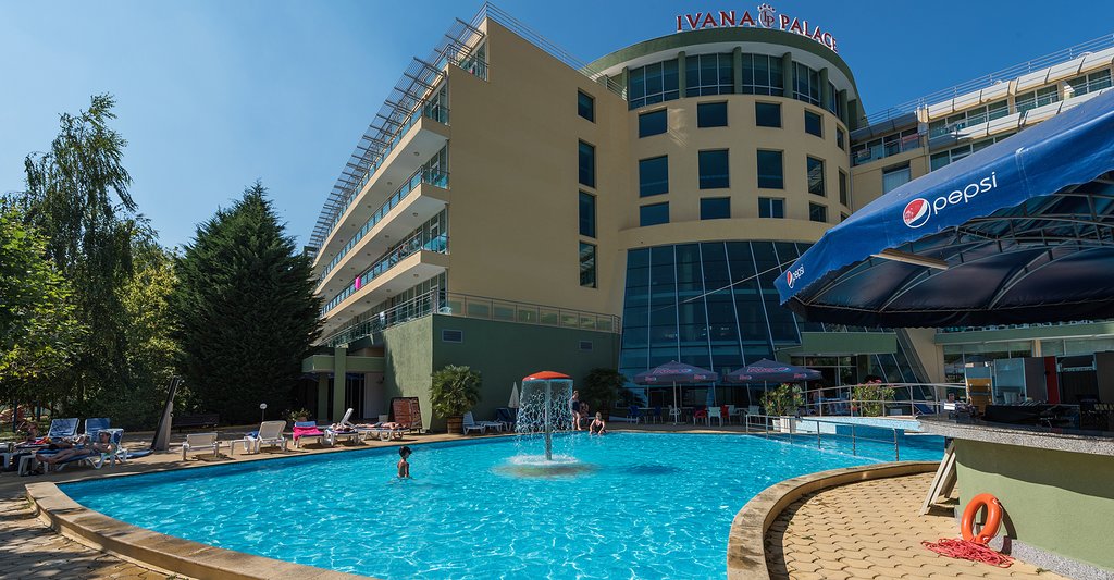 polecany hotel w Słonecznym Brzegu z dużym basenem idealny na udane wczasy w Bułgarii