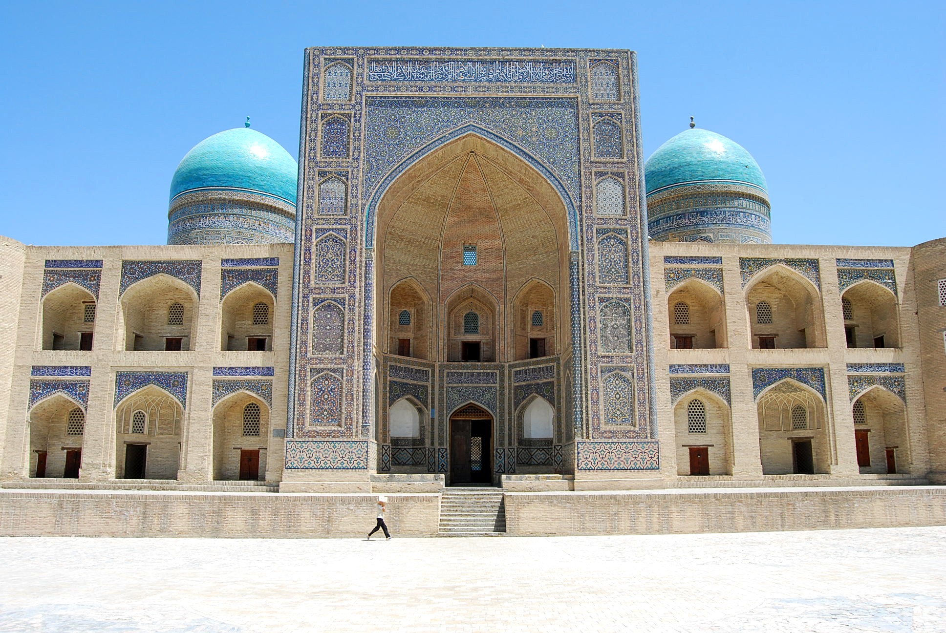 zabytkowy meczet w Bucharze podczas wycieczki po Uzbekistanie
