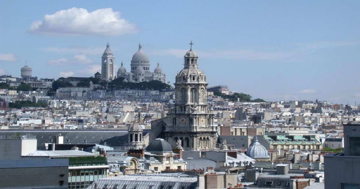 panorama Wzgórza Montmartre i bazyliki Sacre Coeur