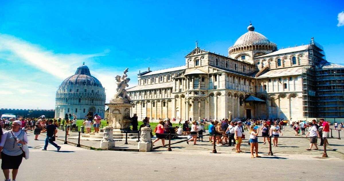 widok na Plac Cudów oraz katedrę Duomo w Pizie