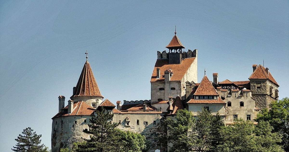 słynny Zamek w Branie w Rumuni związany z legendą hrabiego Drakuli