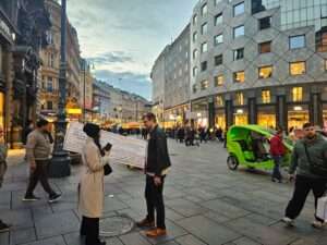 Główna ulica handlowa Wiednia - Kartnerstrasse podczas wycieczki do Austrii 