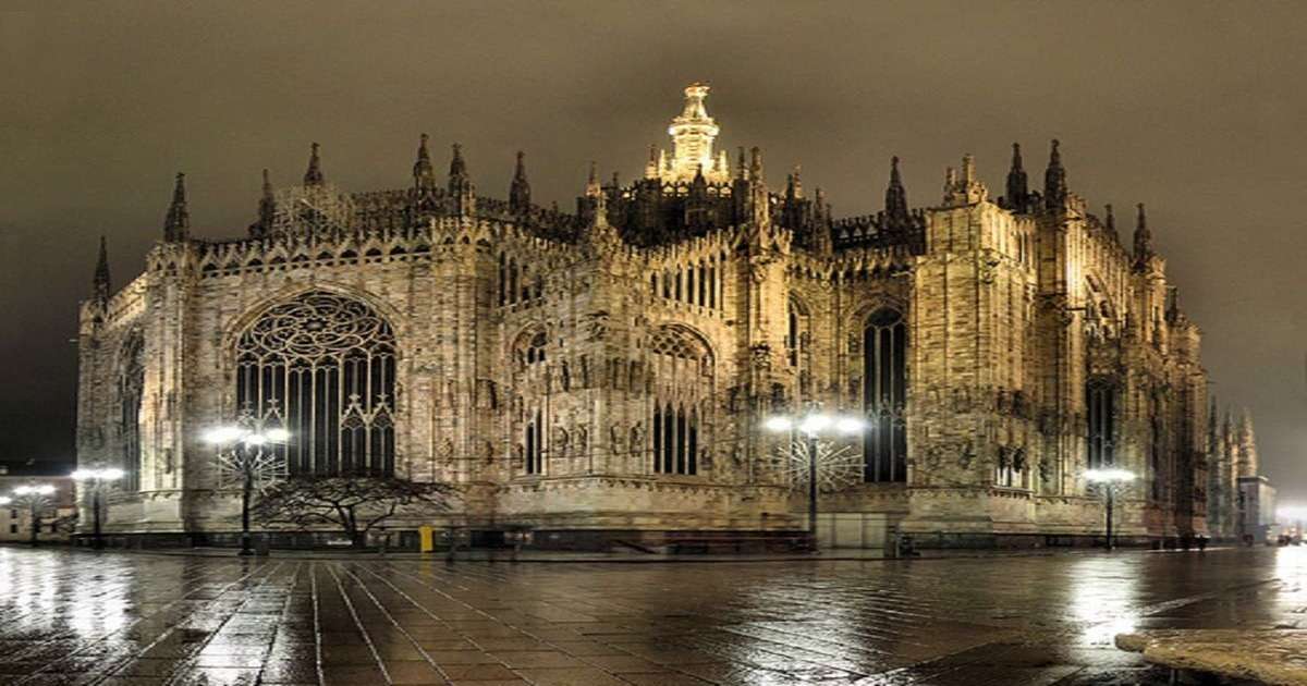 widoczna na zdjęciu katedra Duomo (St. Maria Nascente di Milano)
