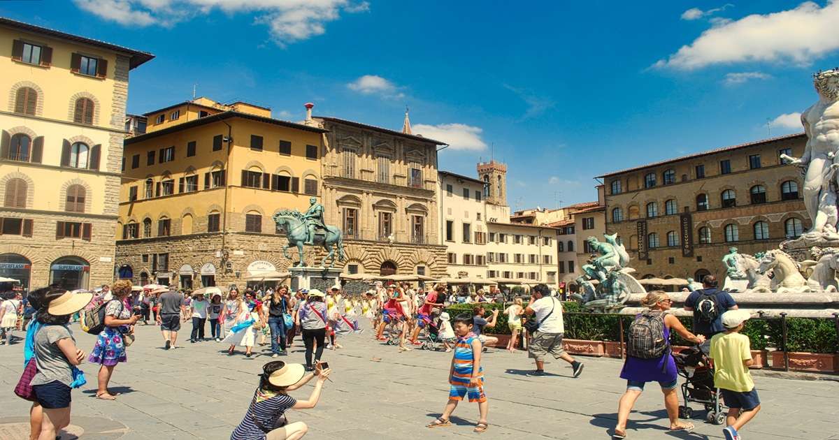 widok na główny plac Florencji - Piazza della Signoria z pomnikiem Neptuna