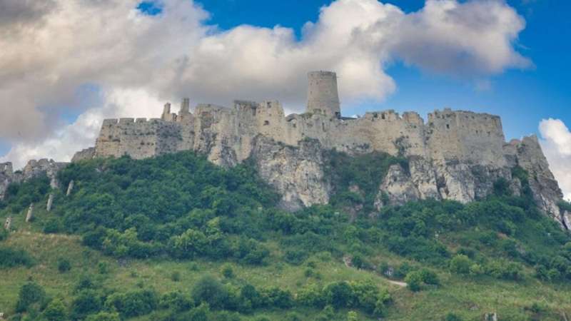 Widk na ruiny zamku Zamek Spiski (Spisky Hrad) na Słowacji